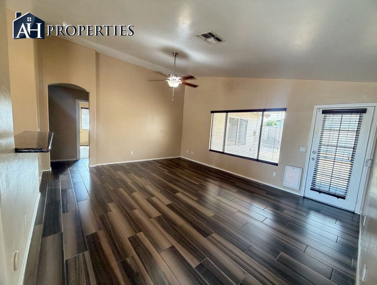 9543 W Sunnyslope Ln - Photo 2 of 16