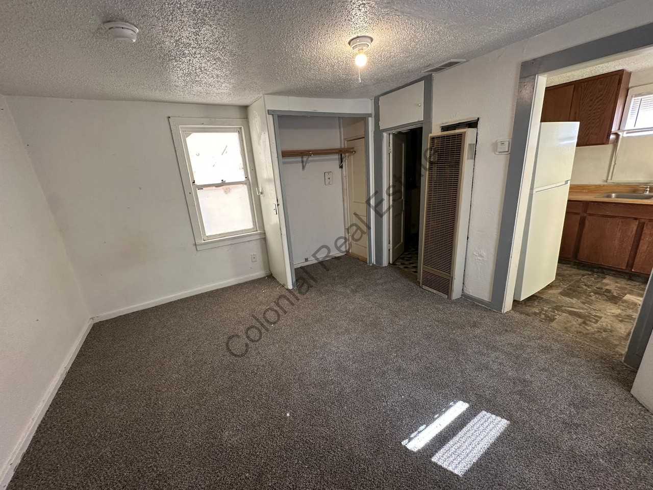 209 1/2 Gidding St - Photo 2 of 4