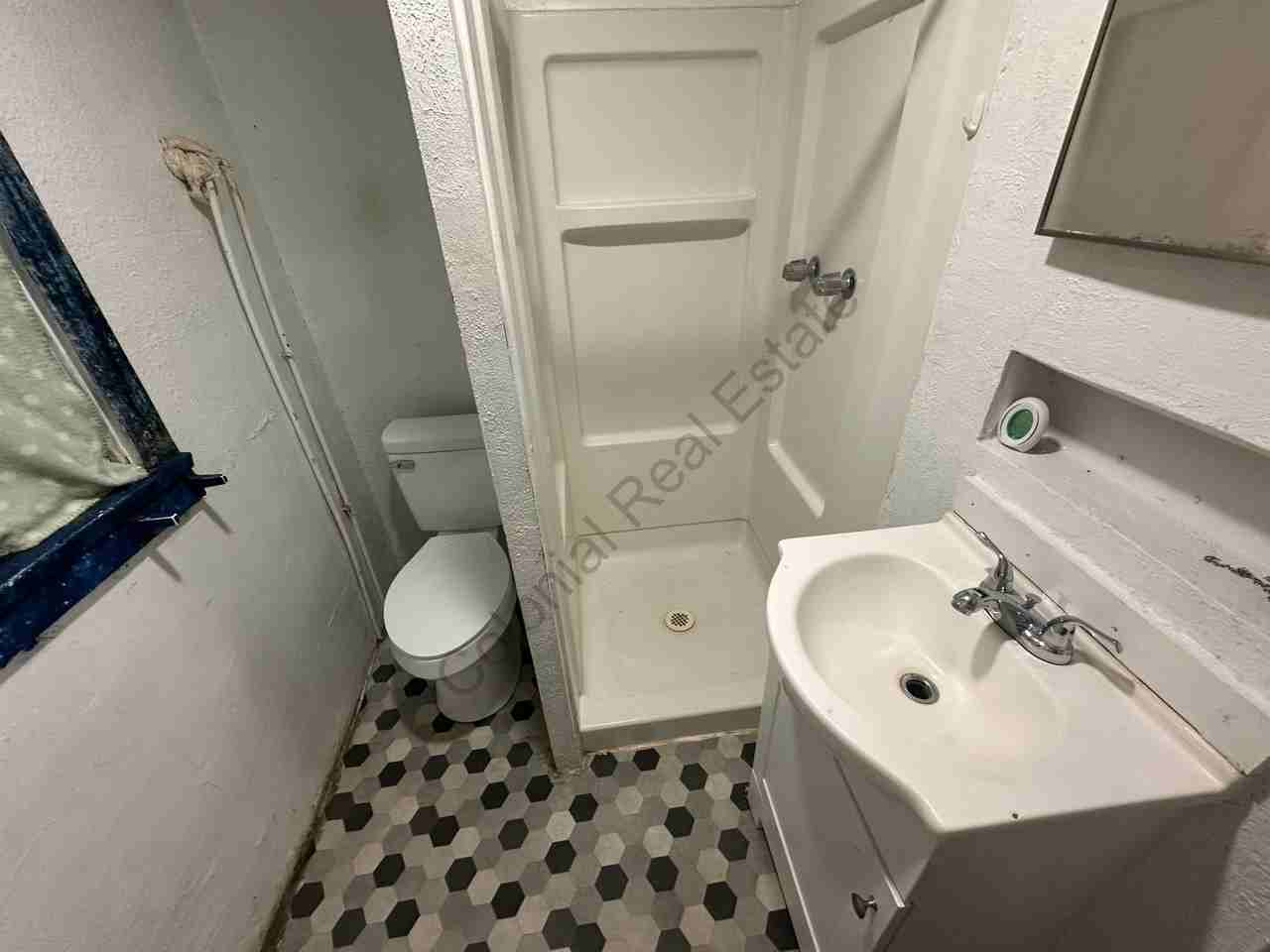 209 1/2 Gidding St - Photo 4 of 4