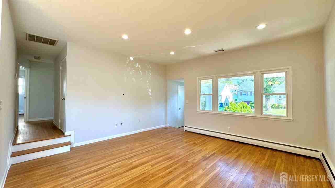 69 Mercer St - Photo 2 of 15