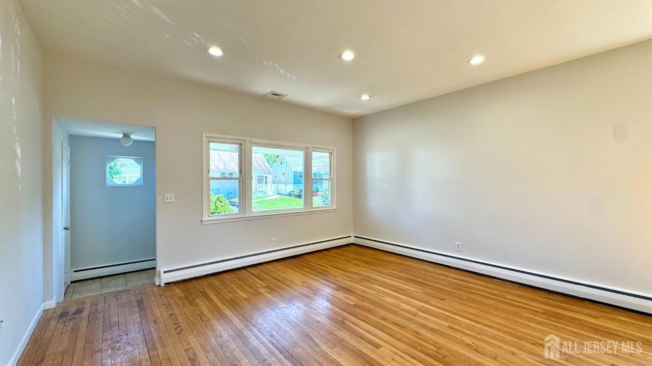 69 Mercer St - Photo 3 of 15
