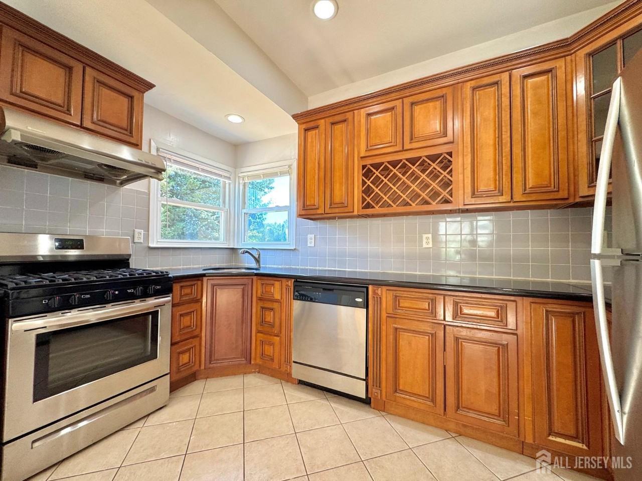 69 Mercer St - Photo 4 of 15