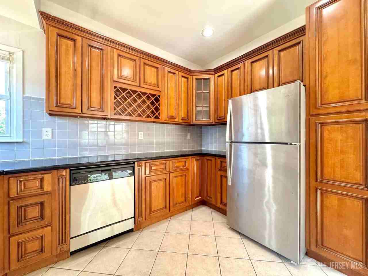 69 Mercer St - Photo 5 of 15