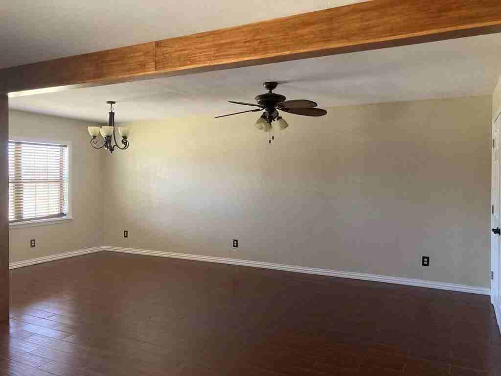 1610 Parker St - Photo 5 of 23