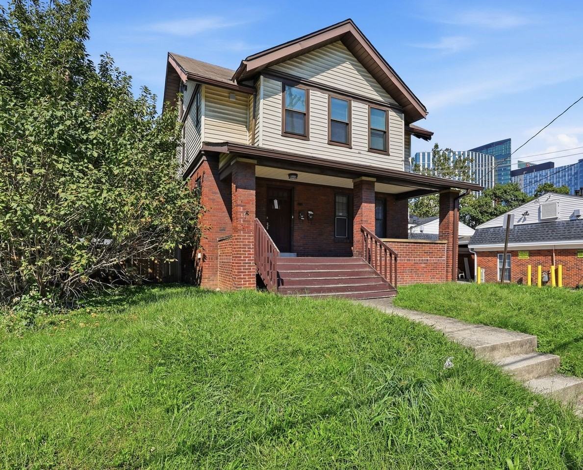 1511 Perry St - Photo 2 of 22
