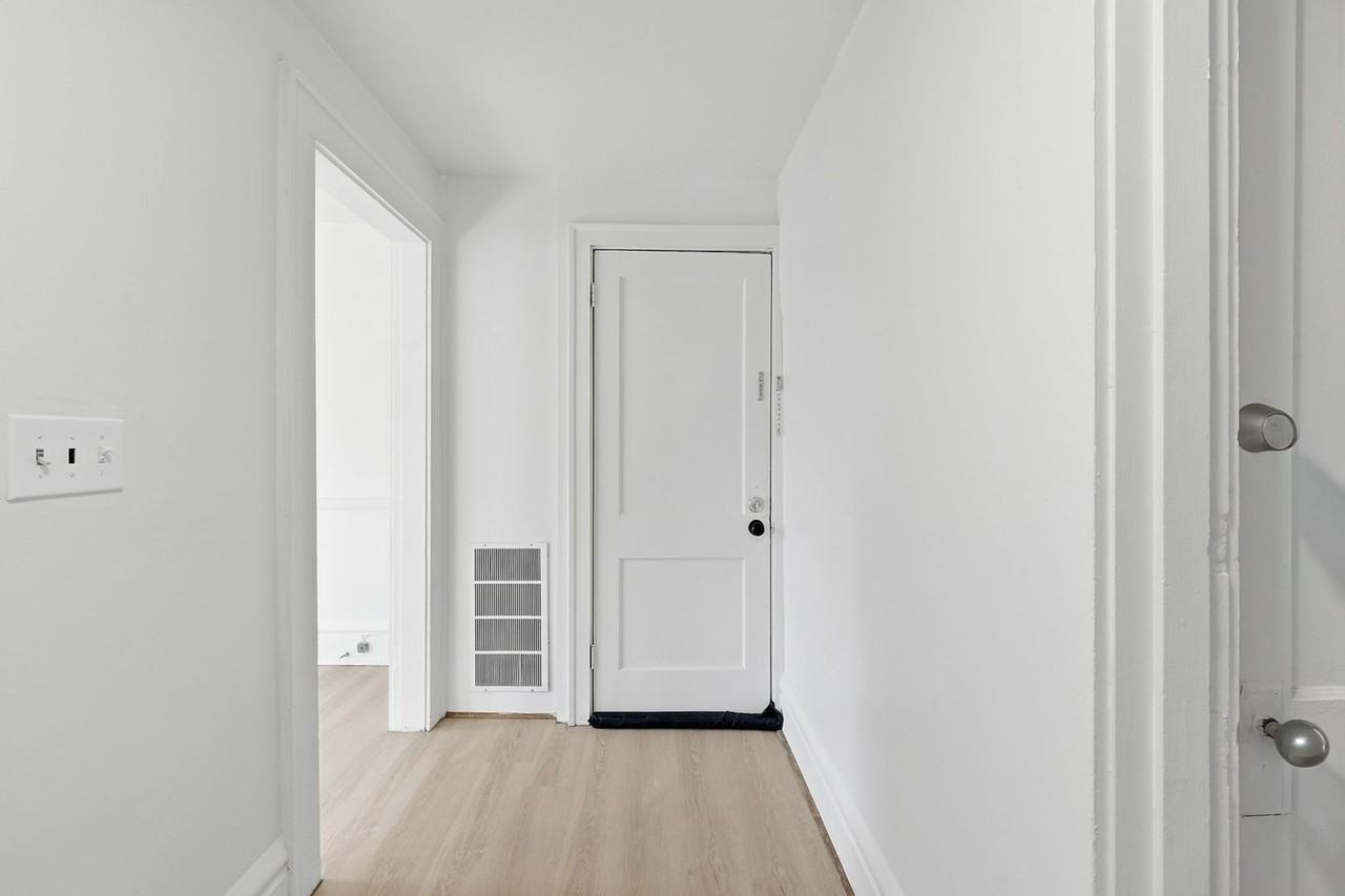 1511 Perry St - Photo 4 of 22