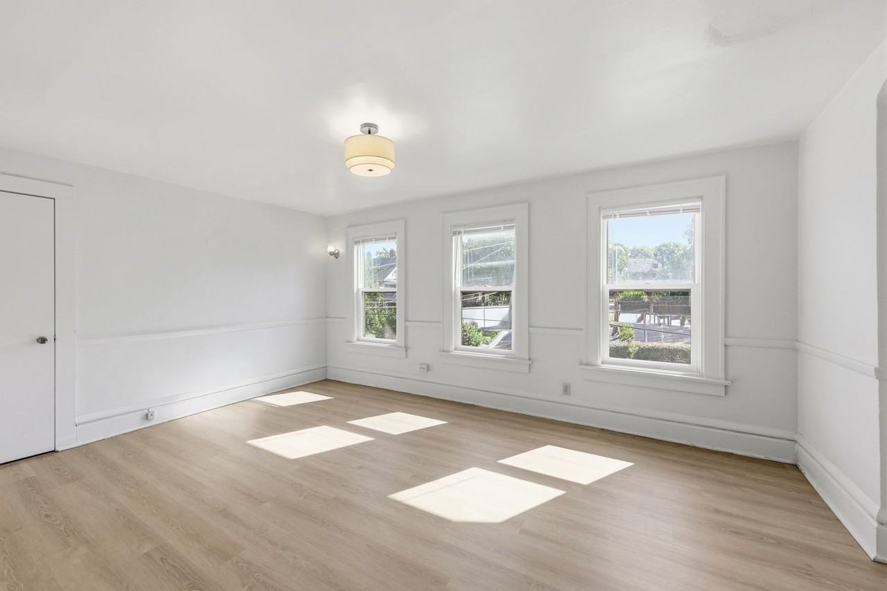 1511 Perry St - Photo 7 of 22