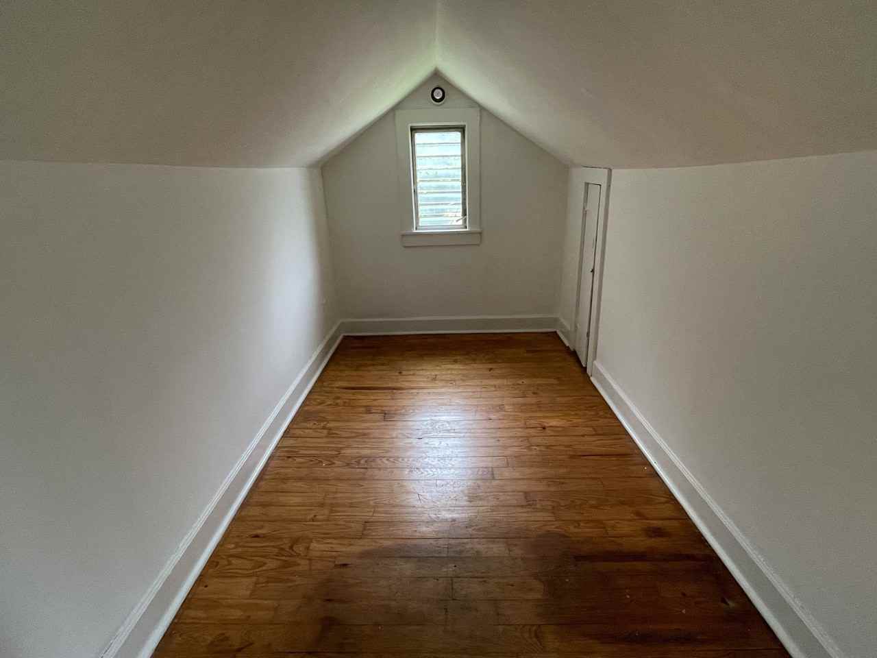 910 Ewing Blvd Apt B - Photo 3 of 5