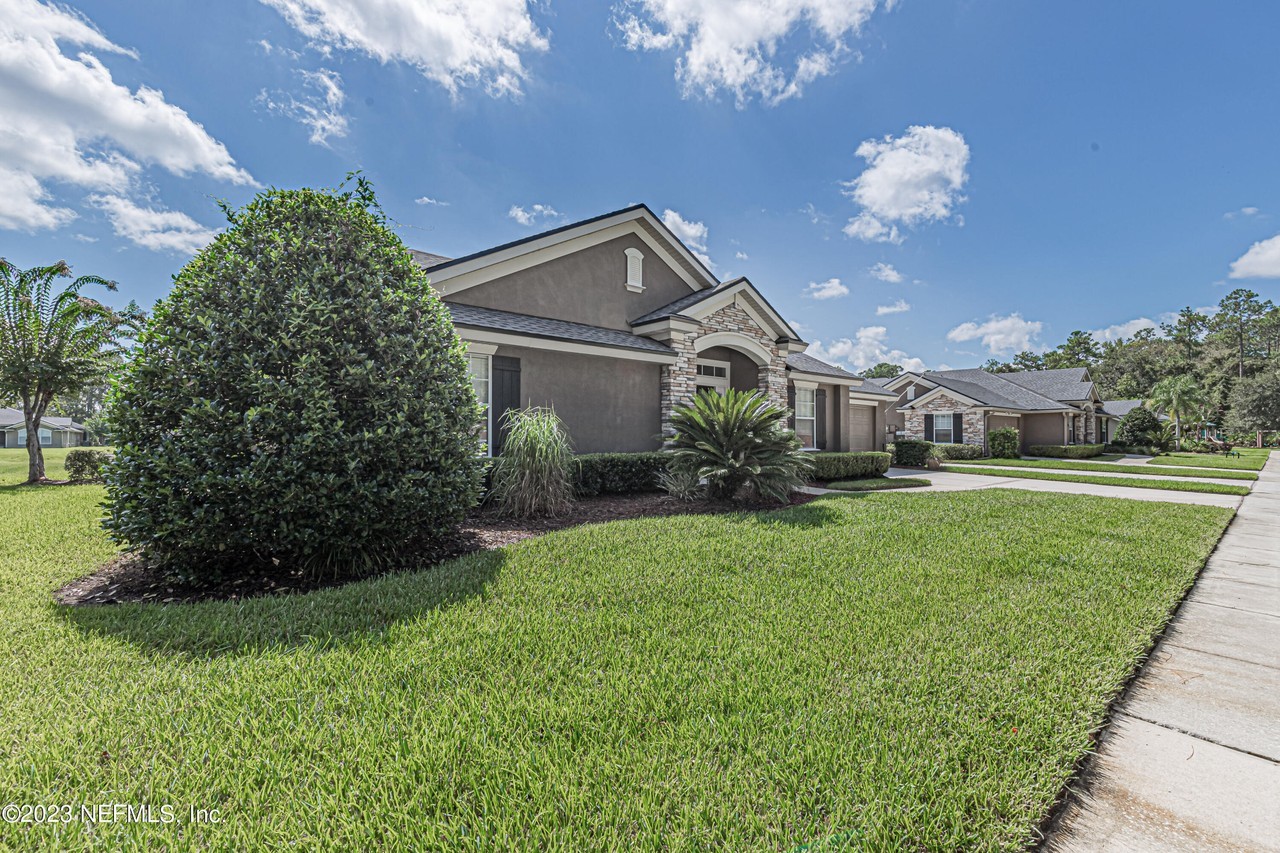 2141 Stone Creek Dr - Photo 2 of 26