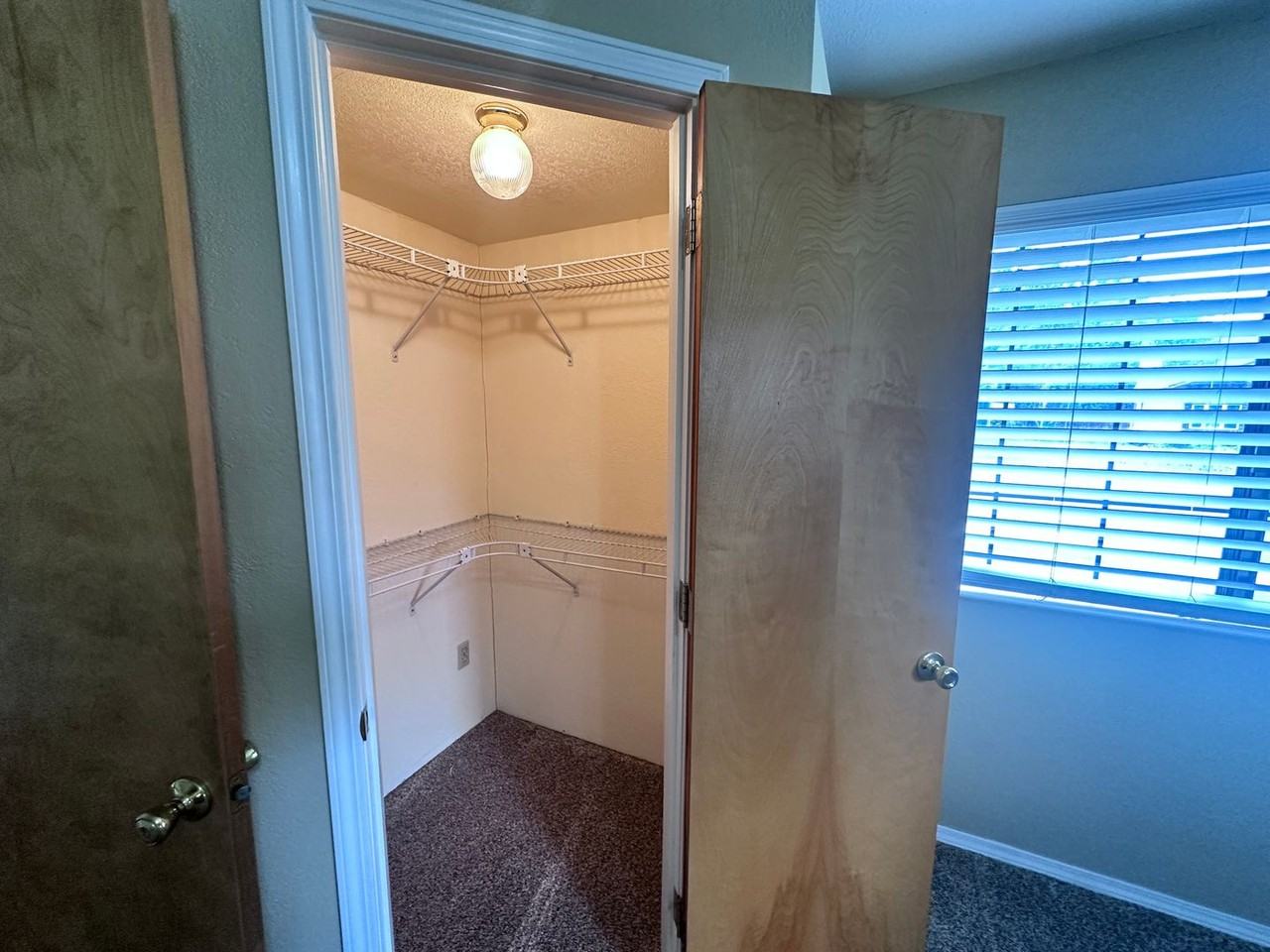 576 Citadel Way - Photo 7 of 28