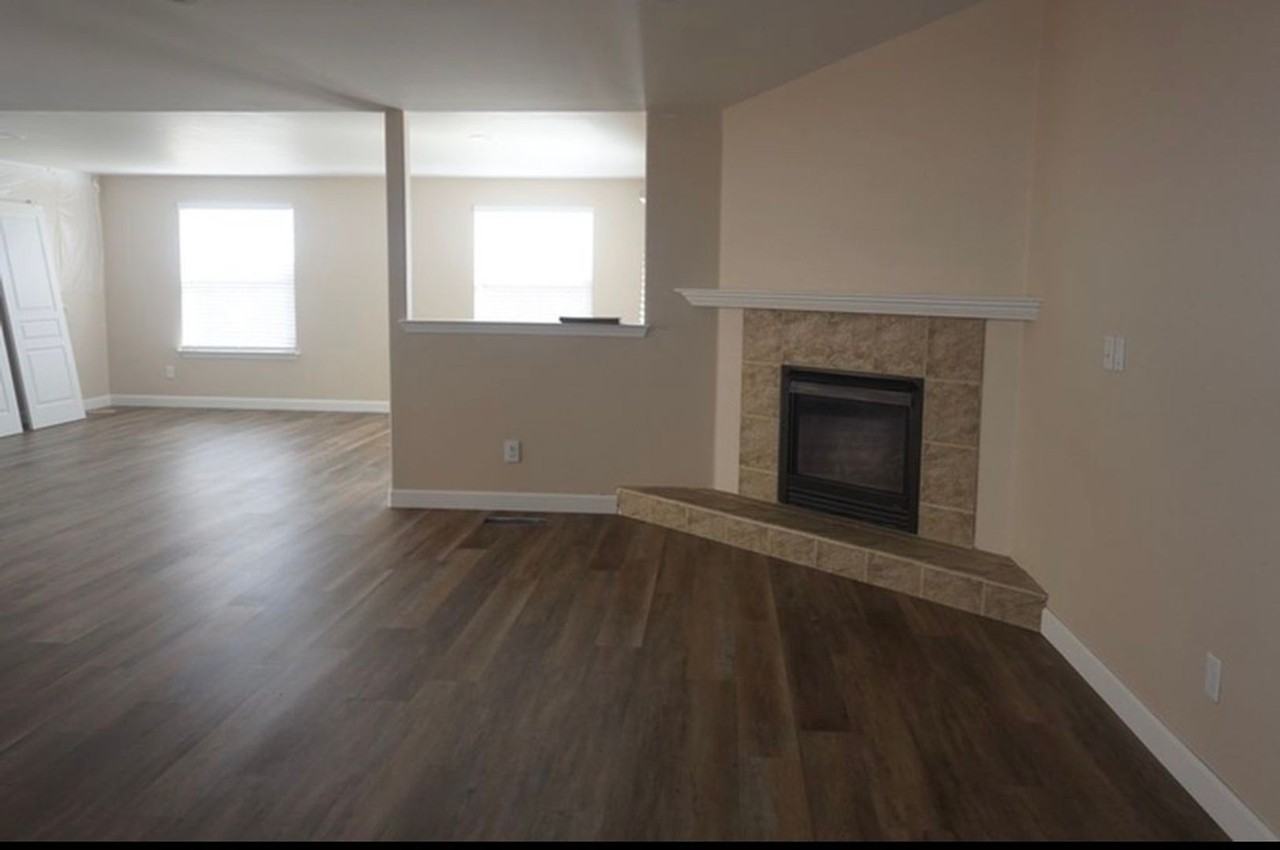 583 Spur Way - Photo 2 of 9