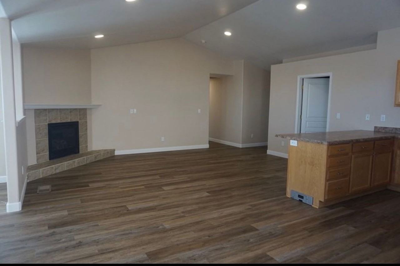 583 Spur Way - Photo 3 of 9