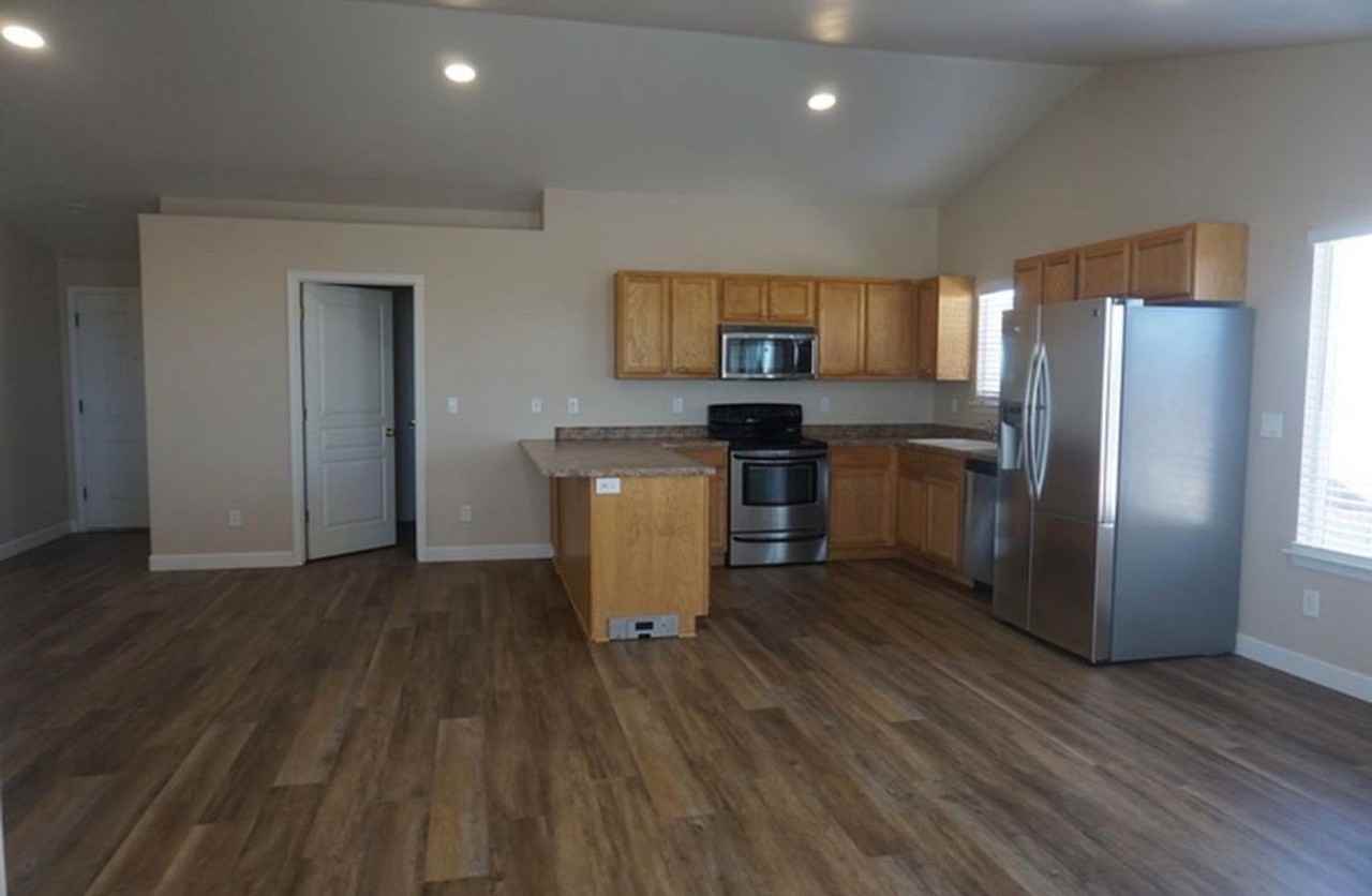 583 Spur Way - Photo 4 of 9