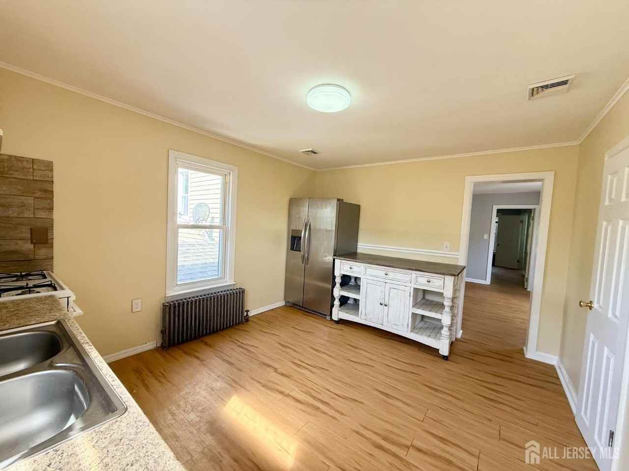 417 John St - Photo 2 of 9