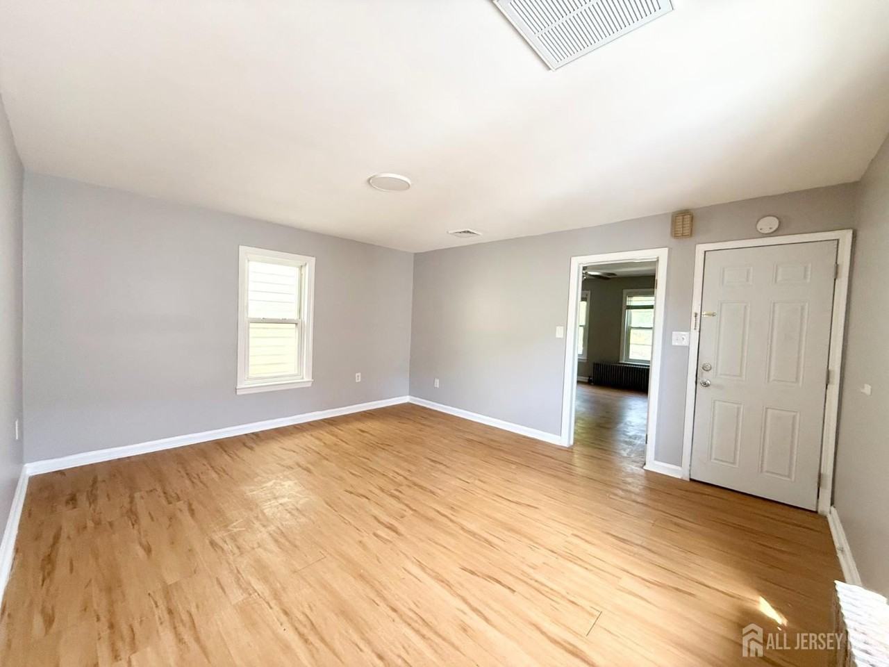 417 John St - Photo 3 of 9
