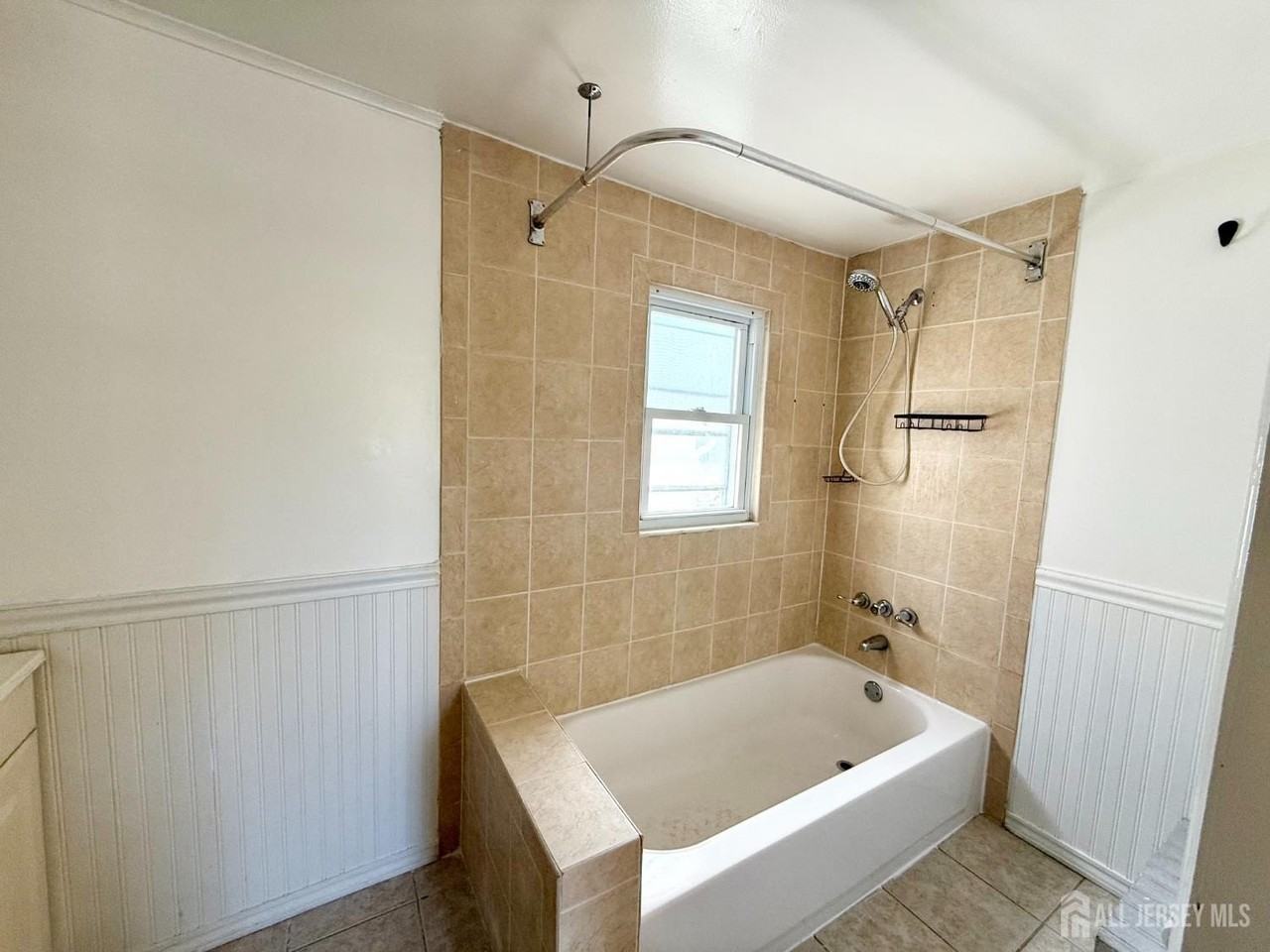 417 John St - Photo 4 of 9