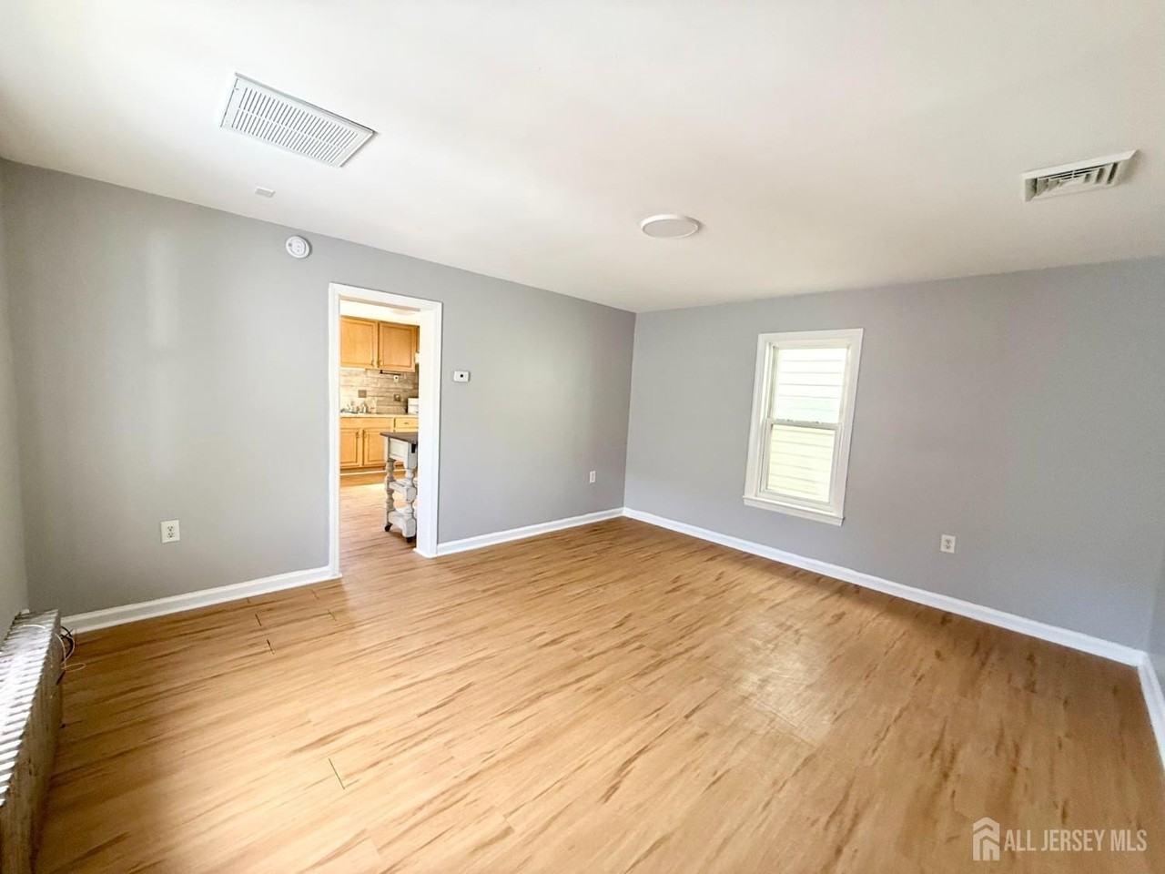 417 John St - Photo 5 of 9