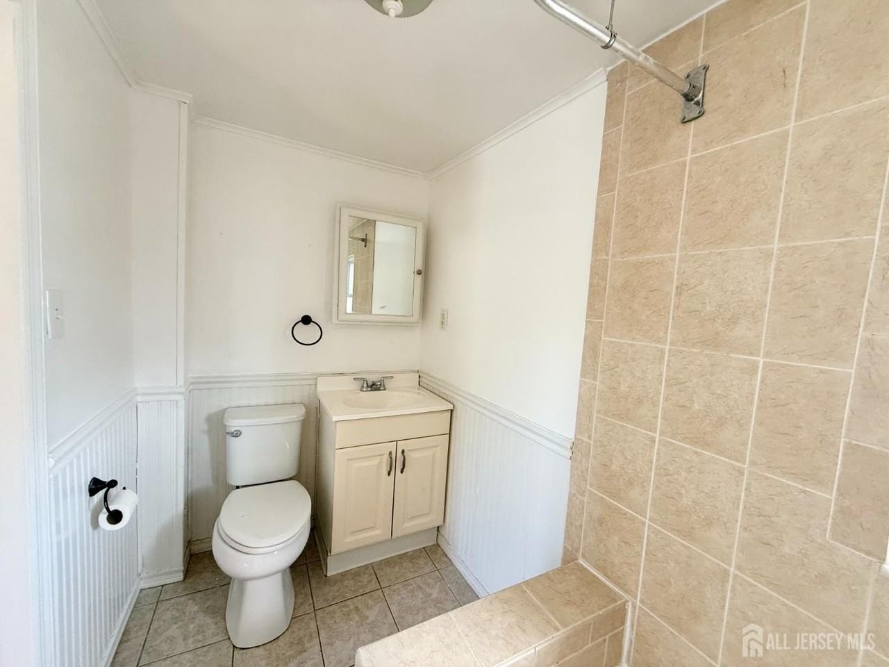 417 John St - Photo 6 of 9