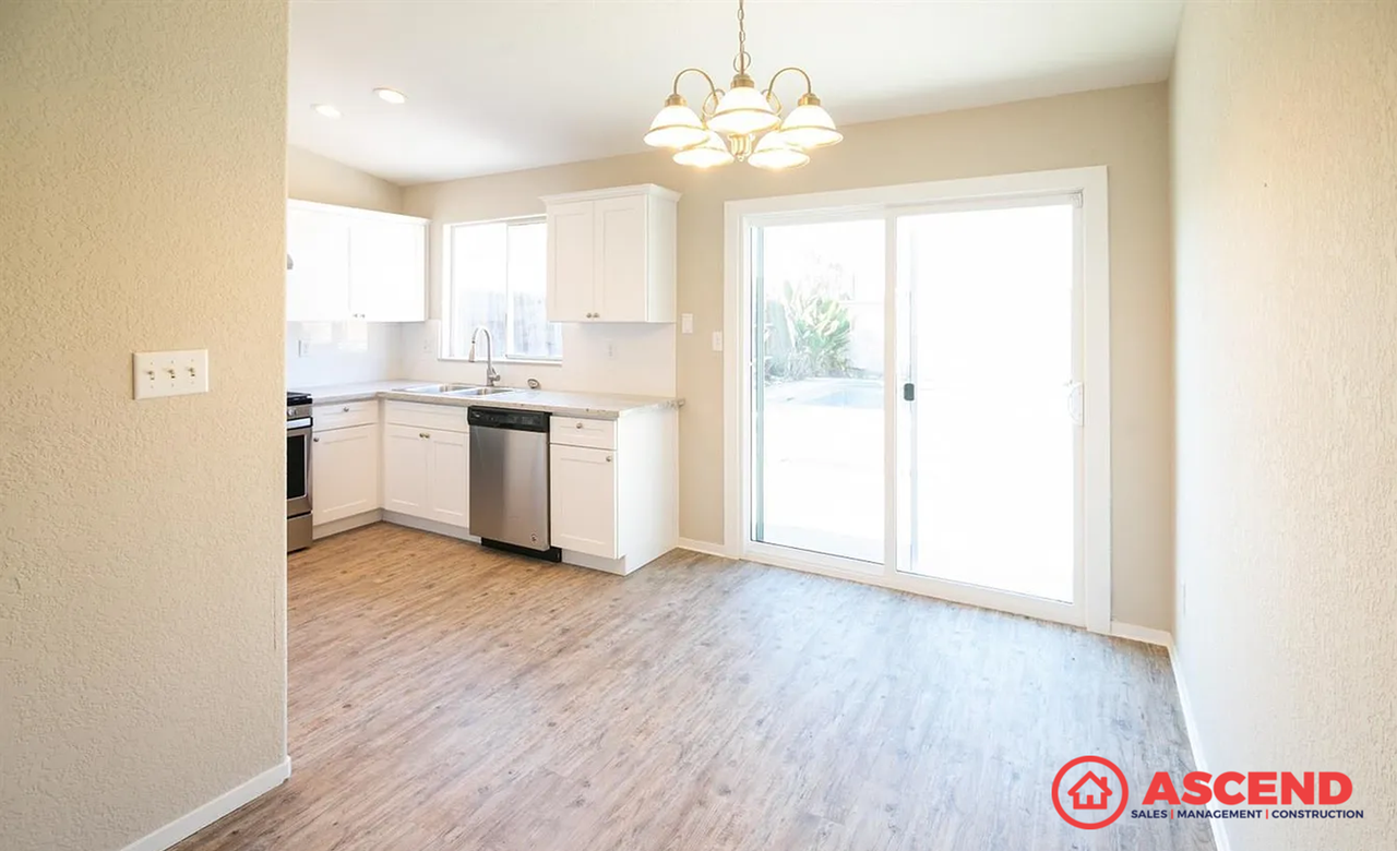 10706 Tivoli Ct - Photo 4 of 15