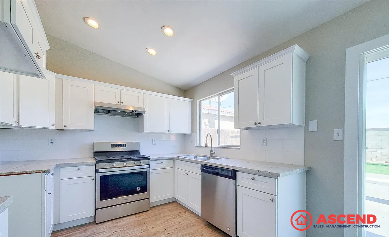 10706 Tivoli Ct - Photo 5 of 15