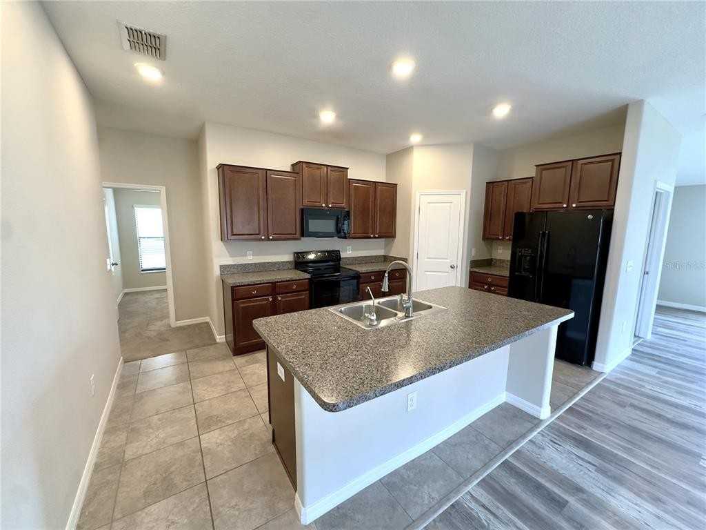 9746 Sage Creek Dr - Photo 4 of 23