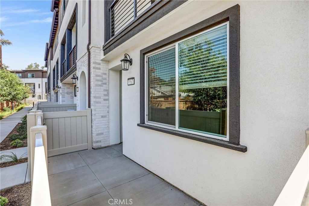 9567 Hannah Way - Photo 2 of 32
