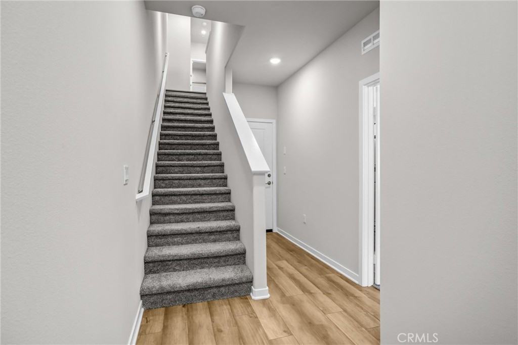 9567 Hannah Way - Photo 3 of 32