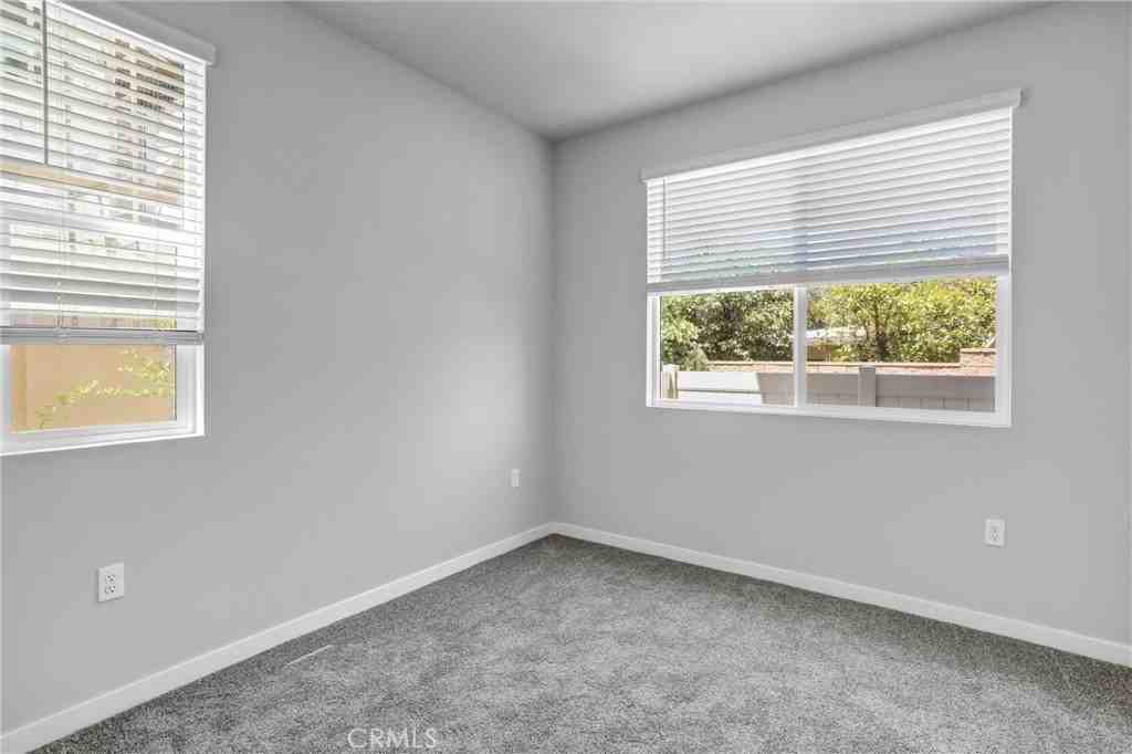 9567 Hannah Way - Photo 4 of 32
