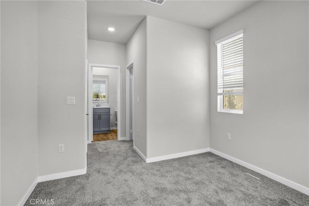 9567 Hannah Way - Photo 5 of 32