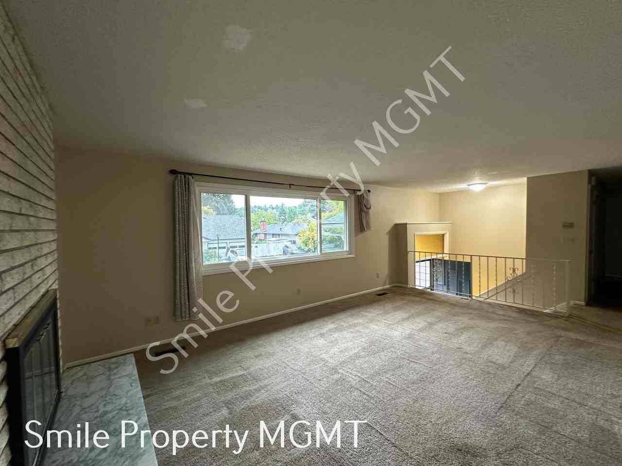 16927 Se Franklin St - Photo 2 of 20