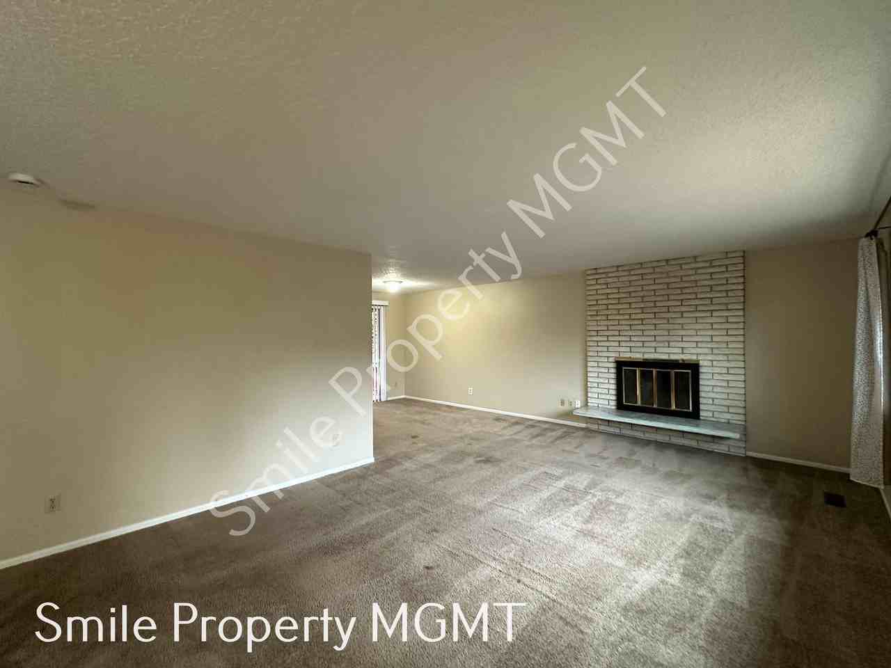 16927 Se Franklin St - Photo 3 of 20
