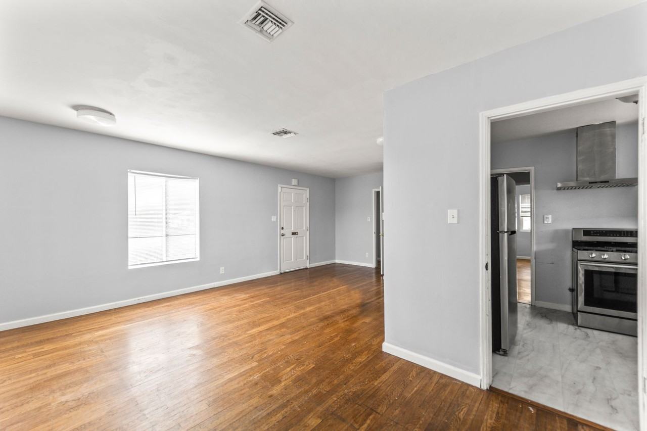 8102 Norwich Ave - Photo 6 of 23