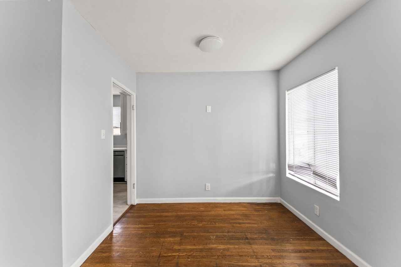 8102 Norwich Ave - Photo 7 of 23