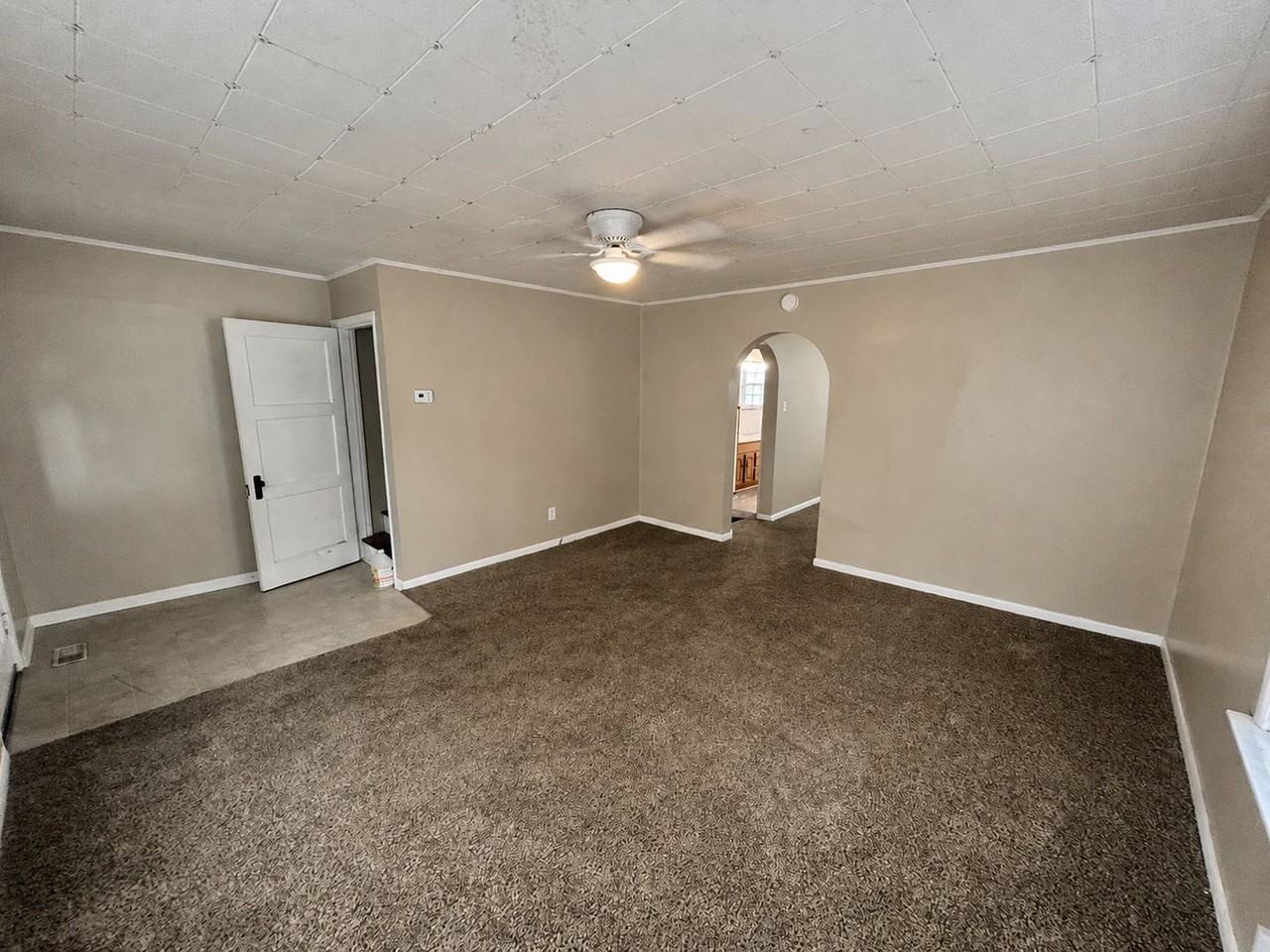 627 Golfview Dr - Photo 3 of 17