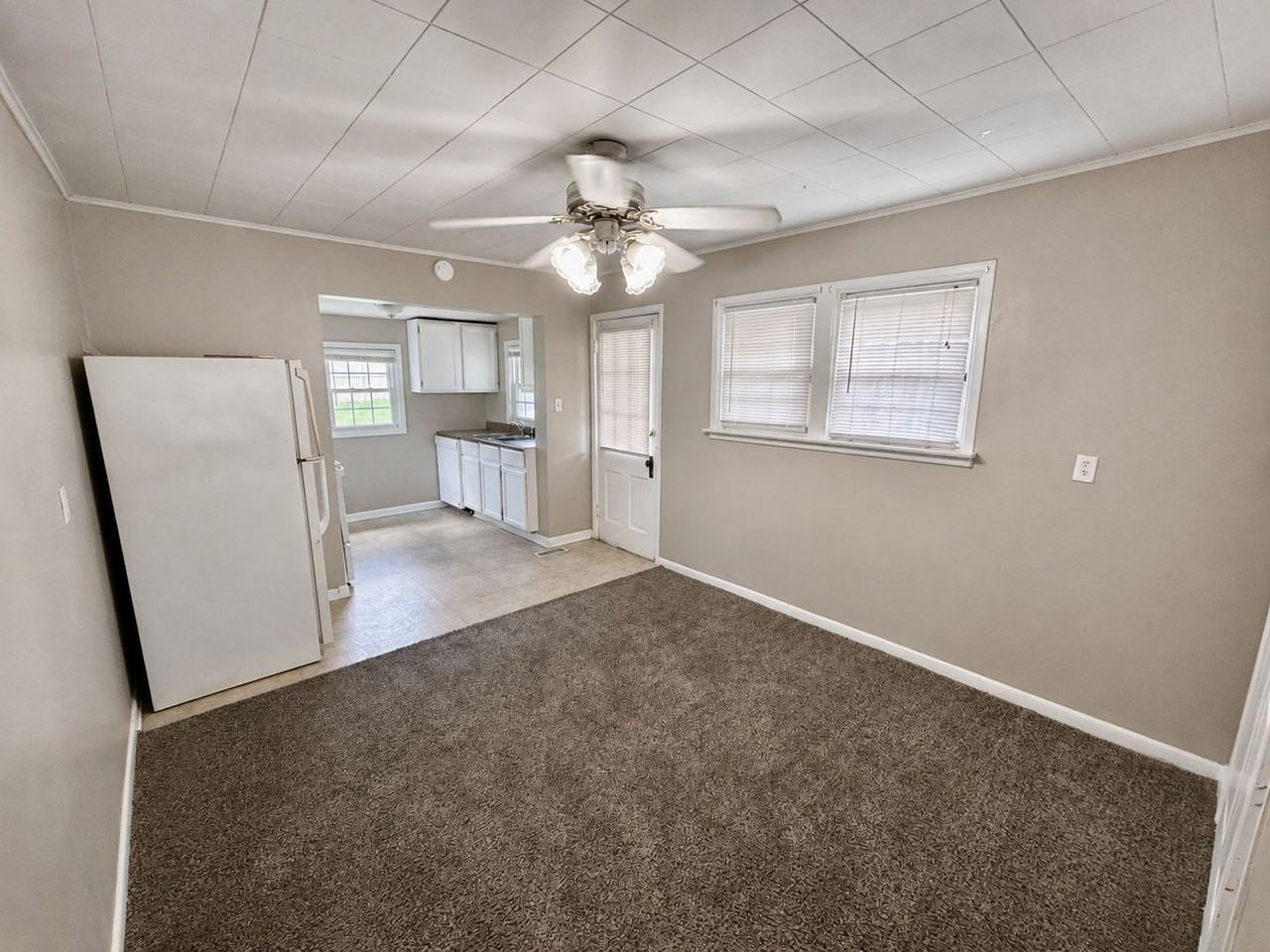627 Golfview Dr - Photo 4 of 17