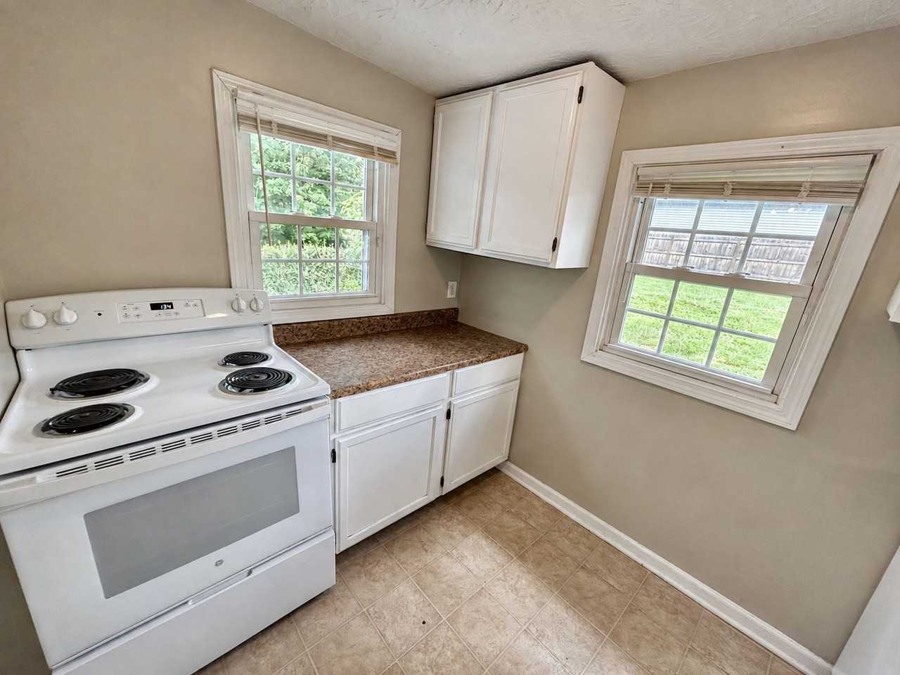627 Golfview Dr - Photo 6 of 17