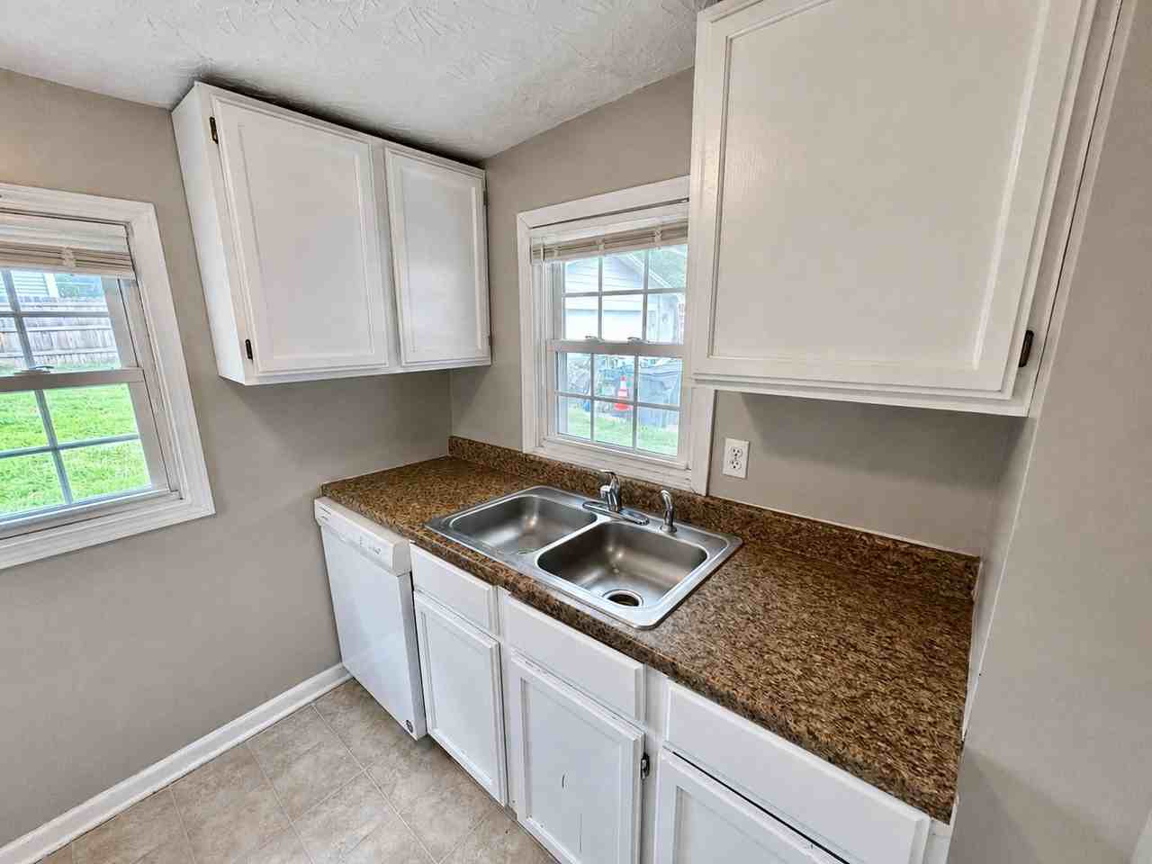627 Golfview Dr - Photo 7 of 17