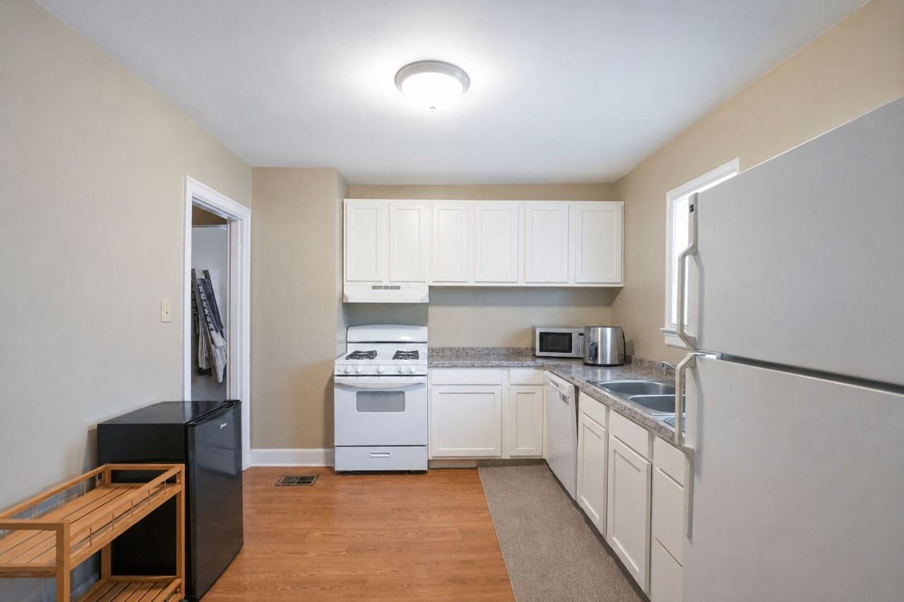 642 Golfview Dr - Photo 5 of 18