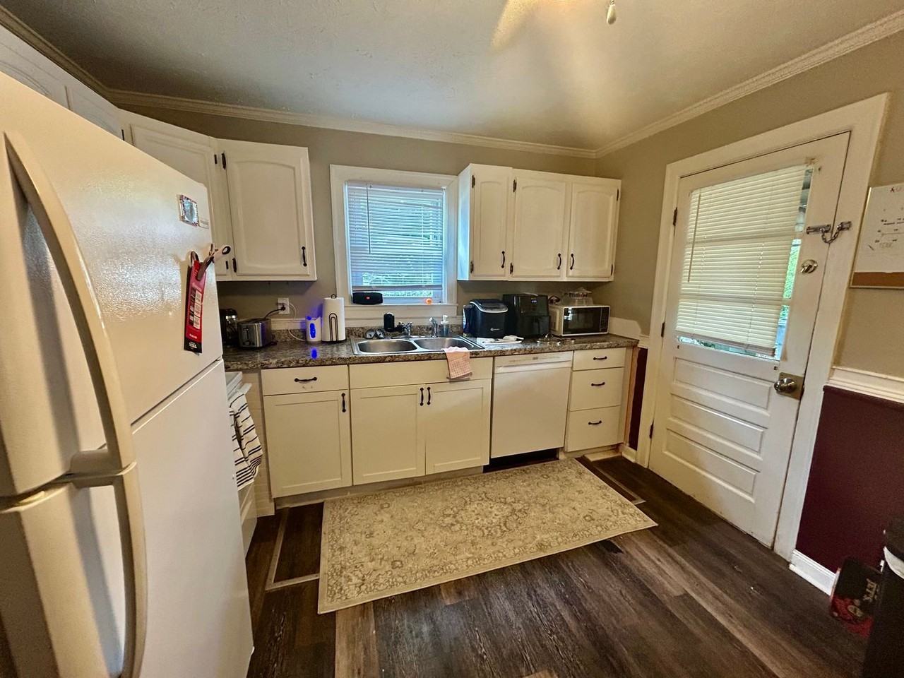 647 Golfview Dr - Photo 3 of 9