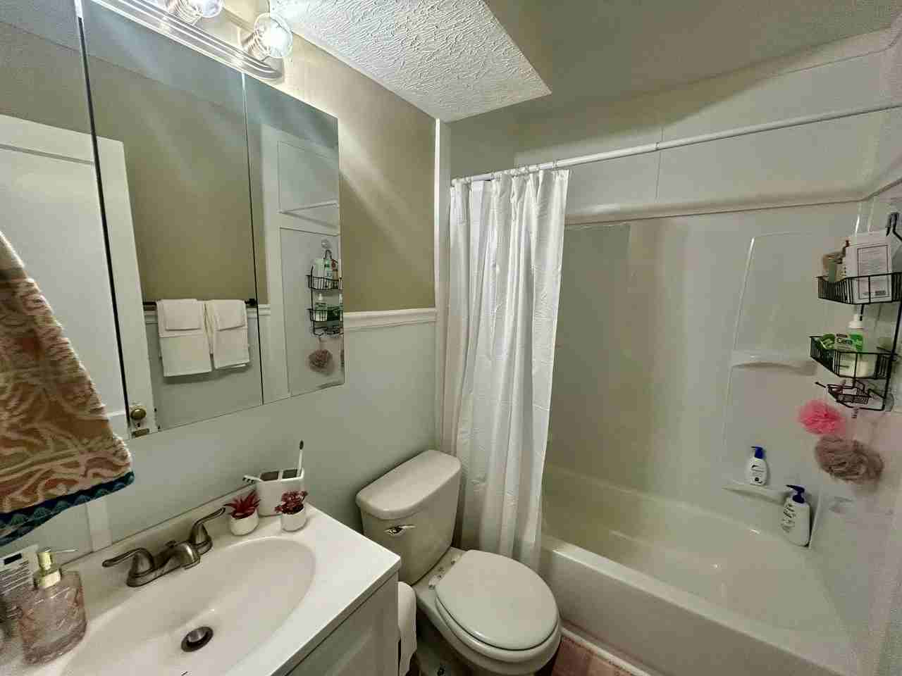 647 Golfview Dr - Photo 4 of 9