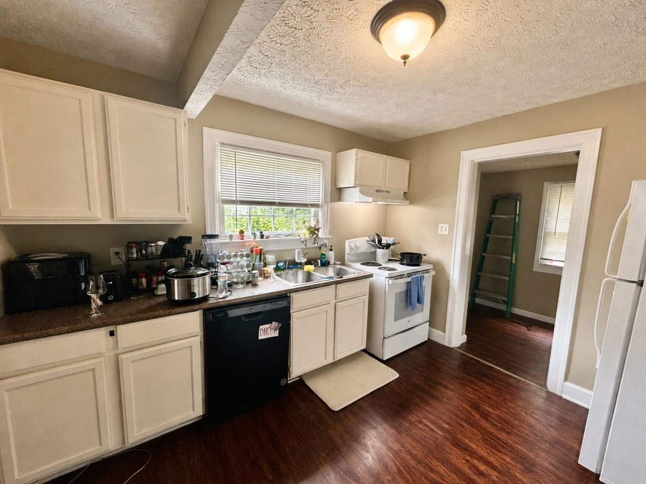 715 Golfview Dr - Photo 3 of 10
