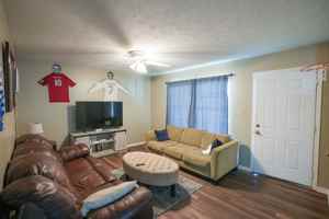 featured image of 718 Golfview Dr
