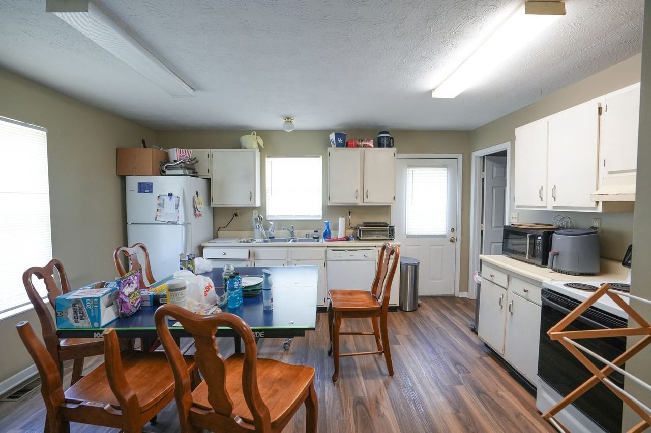718 Golfview Dr - Photo 2 of 13