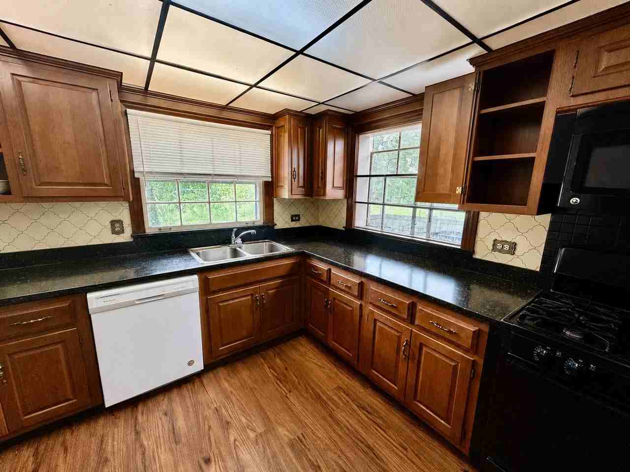 730 Golfview Dr - Photo 3 of 16