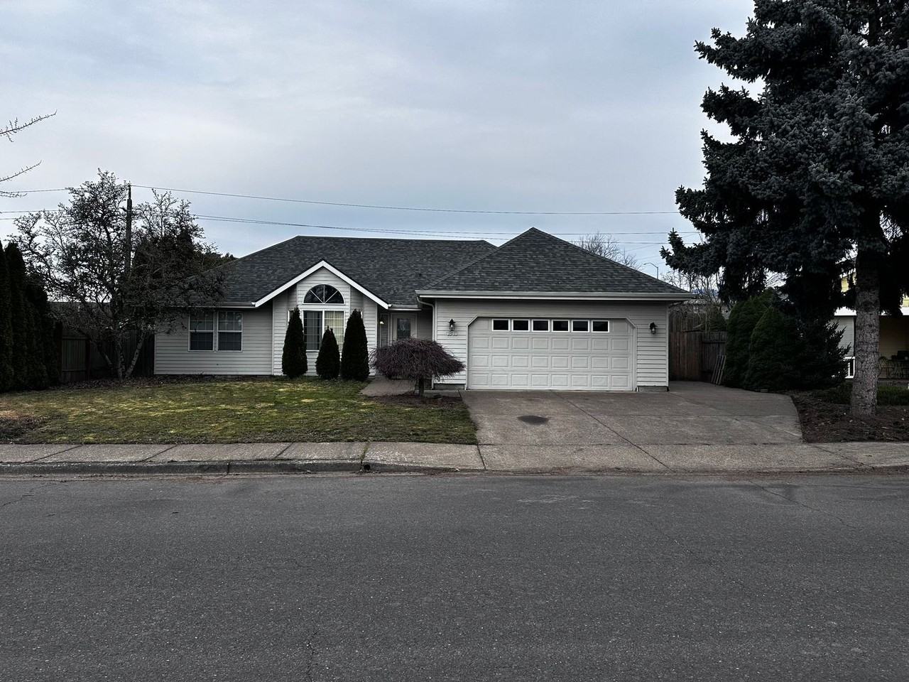 1810 Ridgley Blvd - Photo 3 of 6