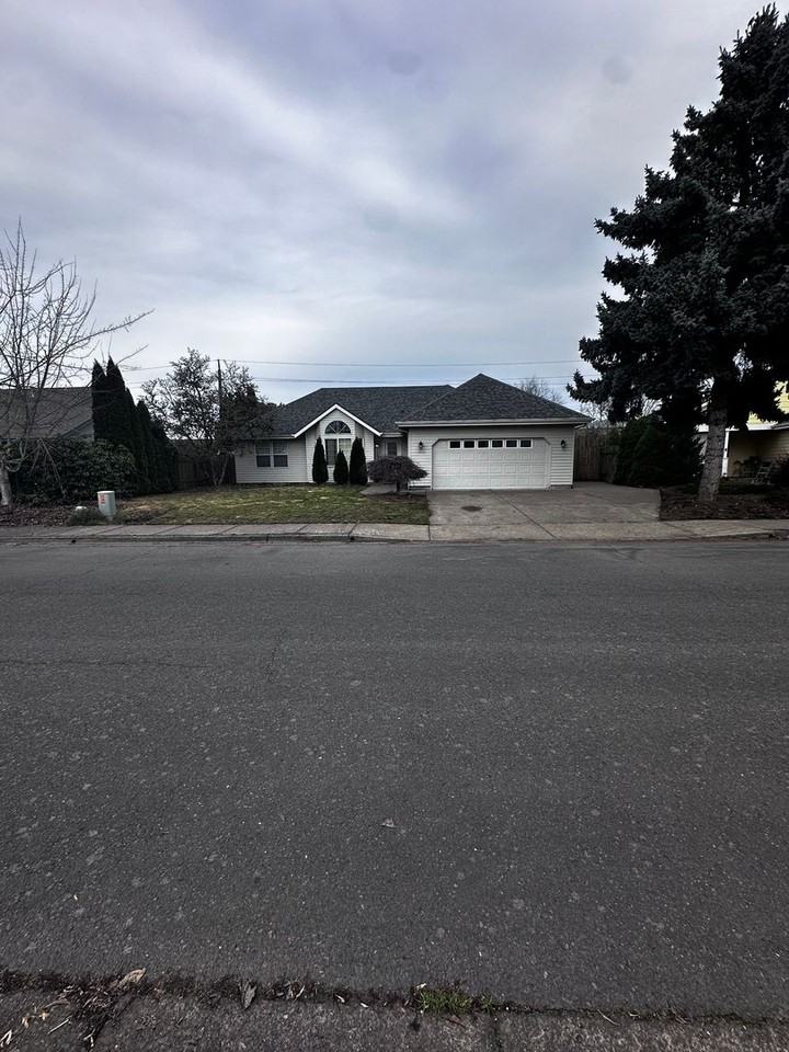 1810 Ridgley Blvd - Photo 5 of 6