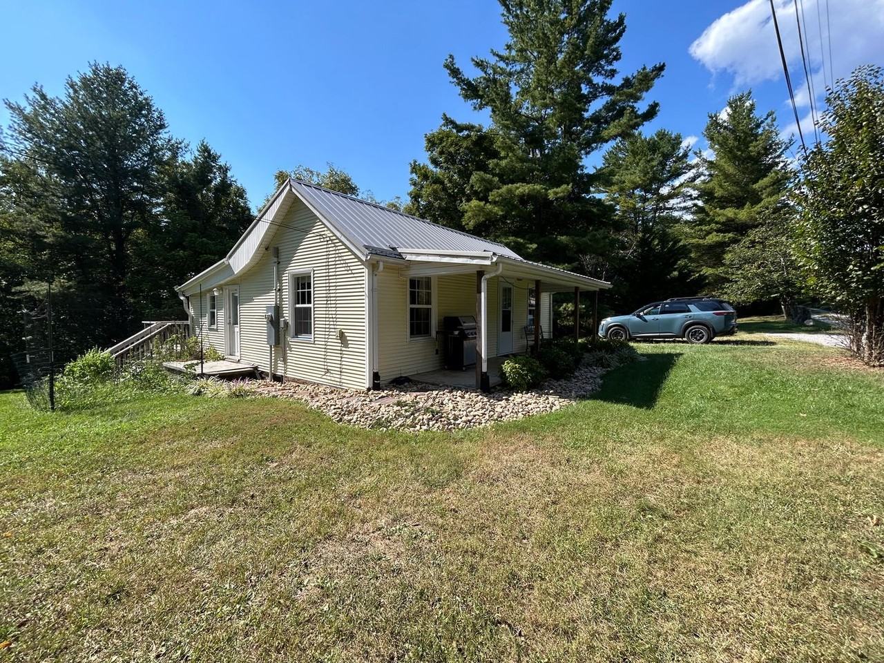 156 Thomas Hill Rd - Photo 2 of 17