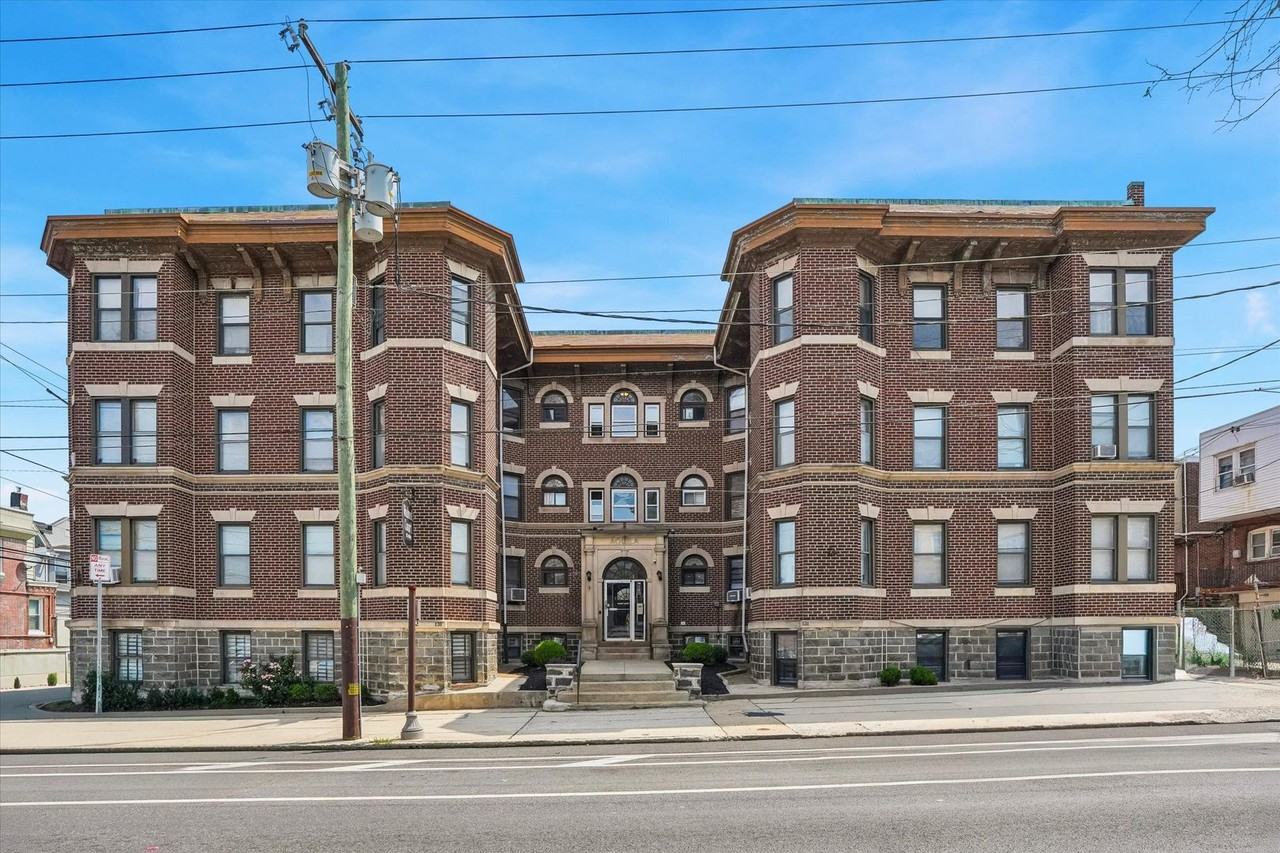 Walnut Court Apartments - Photo 2 of 21
