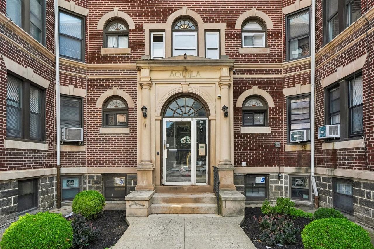 Walnut Court Apartments - Photo 4 of 21