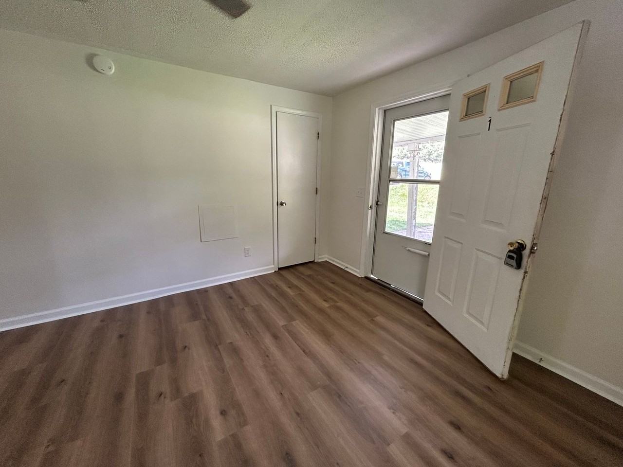 5986 Virginia Ave - Photo 2 of 9